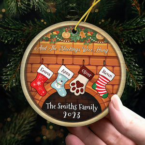 L'amour familial se réchauffe à Noël - Décoration familiale personnalisée - Forme ronde en céramique - Cadeau de Noël pour les membres de la famille
