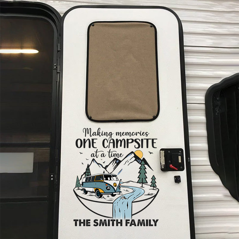Créez des souvenirs, un camping à la fois ! Autocollant personnalisé pour camping-car ! Cadeau pour les amateurs de camping.