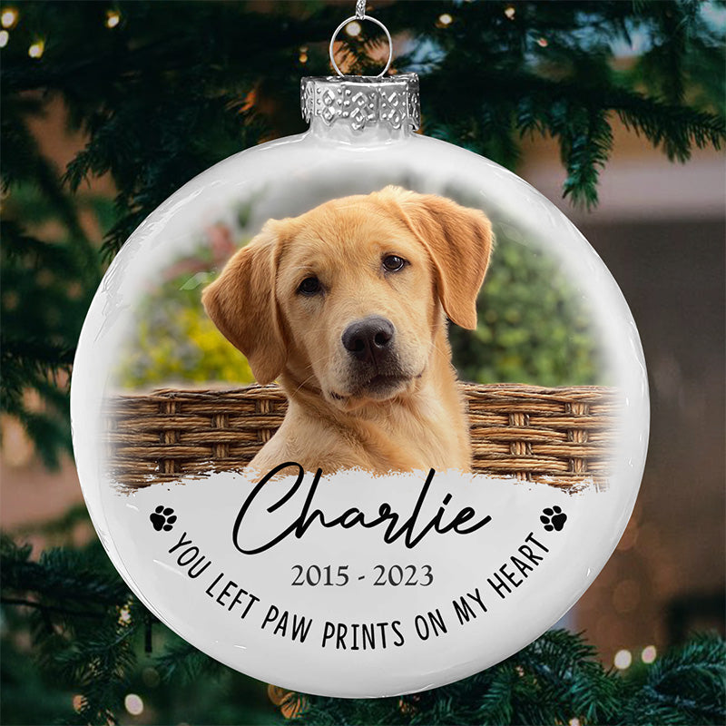Photo personnalisée que vous avez laissée avec vos empreintes de pattes sur mon cœur - Ornement commémoratif personnalisé en forme de boule plate blanche - Cadeau de Noël, cadeau de condoléances pour les propriétaires d'animaux et les amoureux des animaux