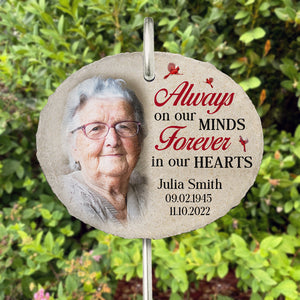 Photo personnalisée « Vous êtes toujours dans nos pensées » - Mémorial personnalisé en forme ovale avec ardoise et crochet pour jardin commémoratif - Cadeau de condoléances pour les membres de la famille
