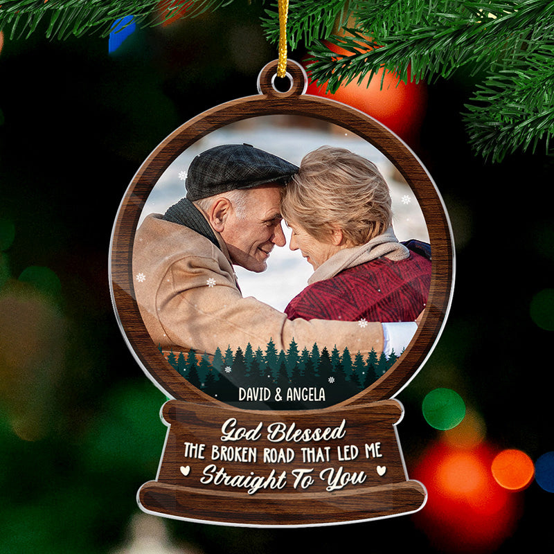 Photo personnalisée « Dieu a béni la route brisée » – Ornement personnalisé pour couple – Boule à neige en acrylique – Cadeau de Noël pour mari et femme, anniversaire