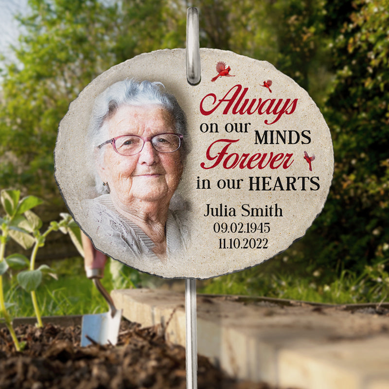Photo personnalisée « Vous êtes toujours dans nos pensées » - Mémorial personnalisé en forme ovale avec ardoise et crochet pour jardin commémoratif - Cadeau de condoléances pour les membres de la famille