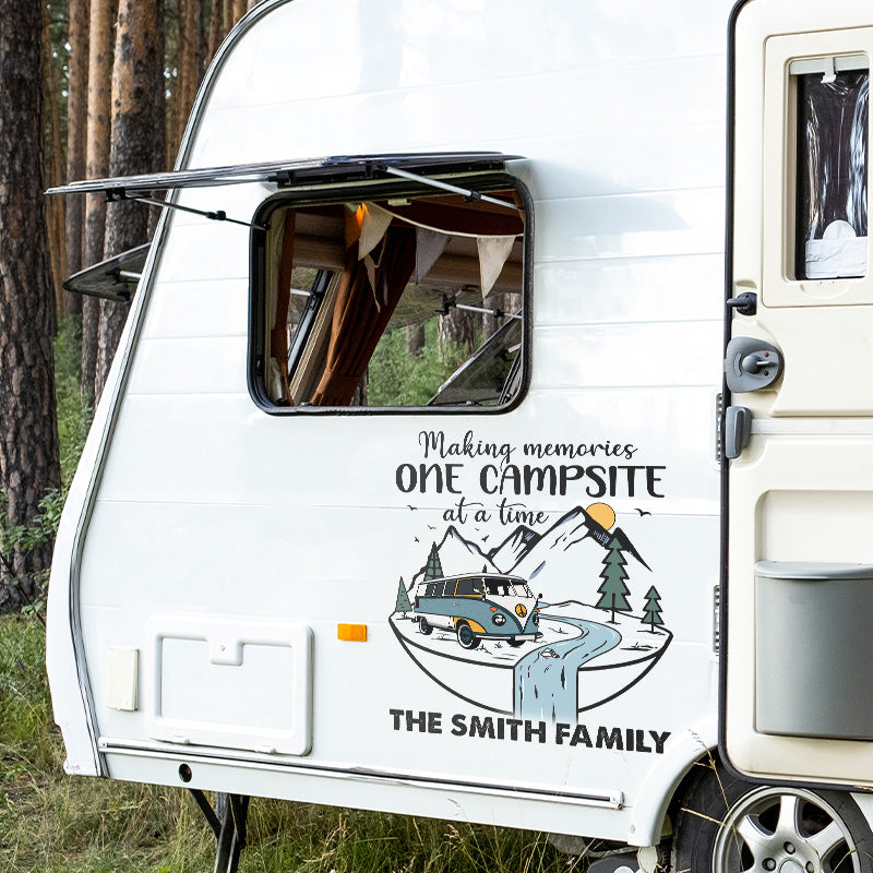 Créez des souvenirs, un camping à la fois ! Autocollant personnalisé pour camping-car ! Cadeau pour les amateurs de camping.