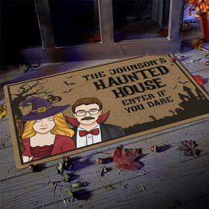 La Maison Hantée - Tapis décoratif personnalisé pour couple, décoration d'intérieur, sorcière - Cadeau d'Halloween pour sorcières, mari, femme, propriétaires d'animaux, amoureux des animaux