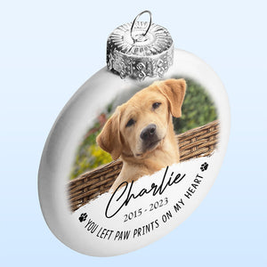 Photo personnalisée que vous avez laissée avec vos empreintes de pattes sur mon cœur - Ornement commémoratif personnalisé en forme de boule plate blanche - Cadeau de Noël, cadeau de condoléances pour les propriétaires d'animaux et les amoureux des animaux