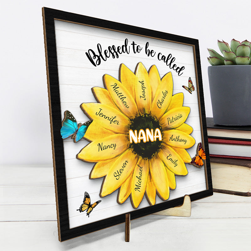 Béni d'être appelé - Plaque en bois personnalisée à 2 couches avec support - Cadeau de pendaison de crémaillère pour grand-mère
