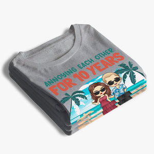 Heureux de s'embêter mutuellement pendant des années et toujours aussi forts - T-shirt unisexe personnalisé pour couple, sweat à capuche, sweat-shirt - Vacances d'été, cadeau pour mari et femme, anniversaire