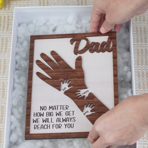 Nous tenons nos mains ensemble et pour toujours - Plaque en bois personnalisée à 2 couches avec support - Fête des pères, cadeau pour papa, grand-père