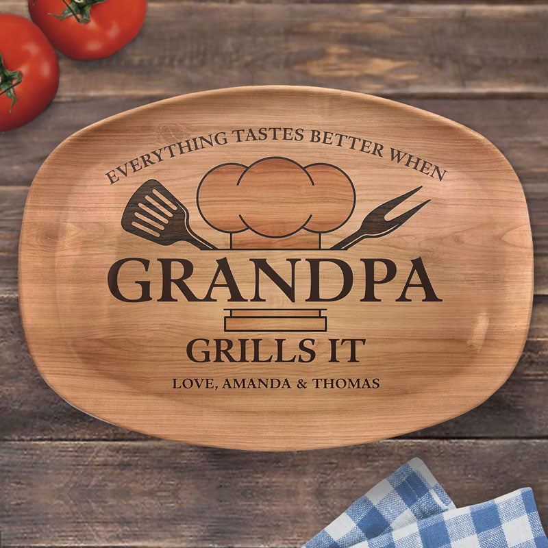 Tout est meilleur quand grand-père le fait griller ! Plateau personnalisé pour la famille ! Fête des Pères. Cadeau d'anniversaire pour grand-père ou papa.