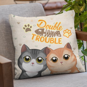 Coussin personnalisé pour chat « Trouble Maker » – Cadeau pour propriétaires et amoureux des animaux