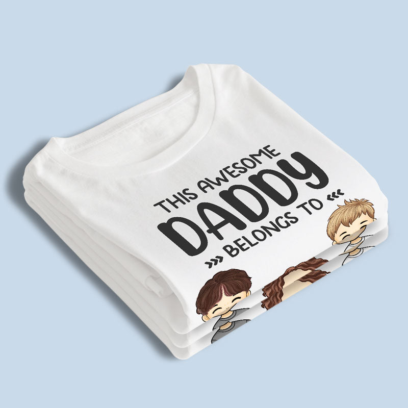 Ce papa génial appartient aux enfants - T-shirt, sweat à capuche et sweat-shirt unisexe personnalisé pour la famille - Cadeau pour les membres de la famille