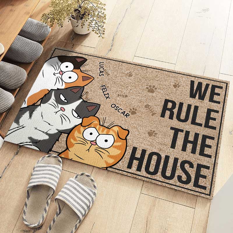 Ici, nous jouons aux règles de la maison - Tapis décoratif personnalisé pour chat - Cadeau pour les propriétaires d'animaux et les amoureux des animaux