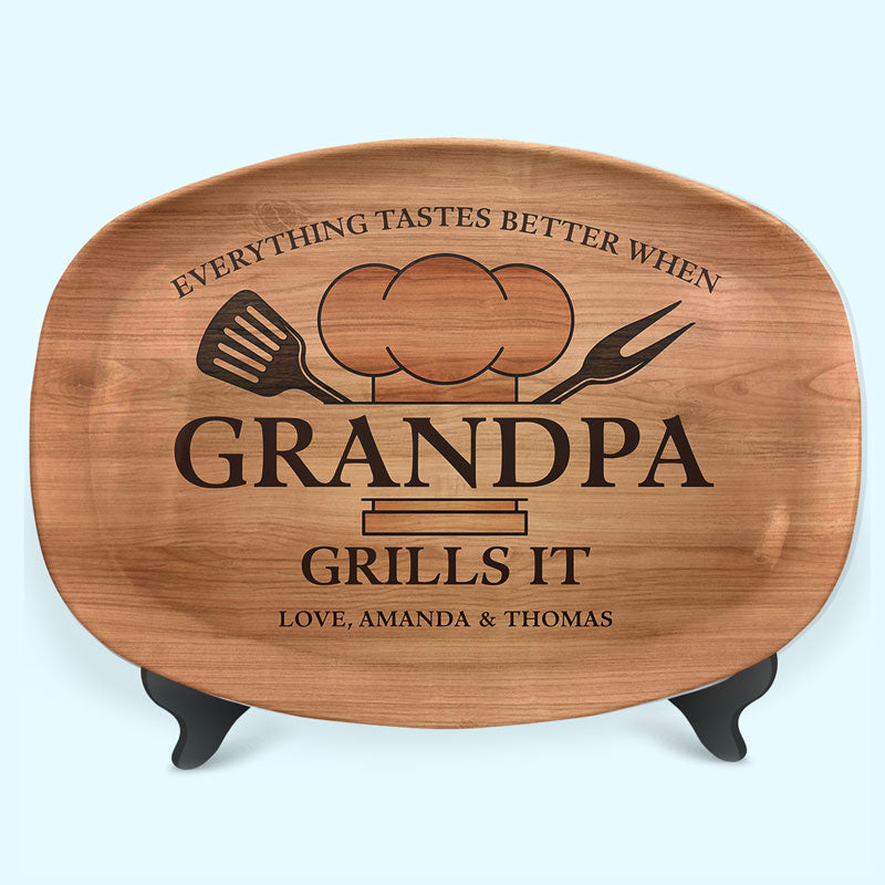 Tout est meilleur quand grand-père le fait griller ! Plateau personnalisé pour la famille ! Fête des Pères. Cadeau d'anniversaire pour grand-père ou papa.