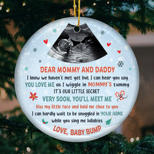 Lettre photo personnalisée de Baby Bump - Ornement personnalisé familial - Forme ronde en céramique - Cadeau de Noël pour la première maman