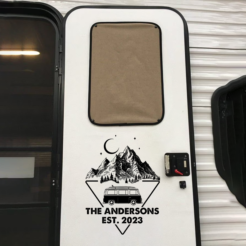 Le camping est ma thérapie dans l'étreinte de la nature - Autocollant de camping personnalisé pour camping-car - Cadeau pour les amateurs de camping