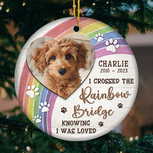 Photo personnalisée « J'ai traversé le pont arc-en-ciel » - Ornement commémoratif personnalisé - Forme ronde en céramique - Cadeau de Noël, cadeau de condoléances pour les propriétaires d'animaux et les amoureux des animaux