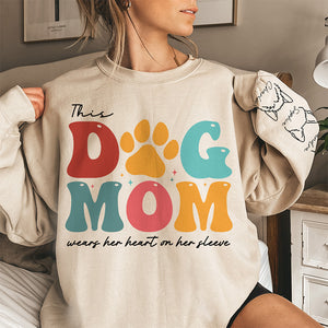 Cette maman à fourrure porte son cœur - Sweat-shirt unisexe personnalisé pour chien avec motif sur la manche - Cadeau pour les propriétaires d'animaux et les amoureux des animaux
