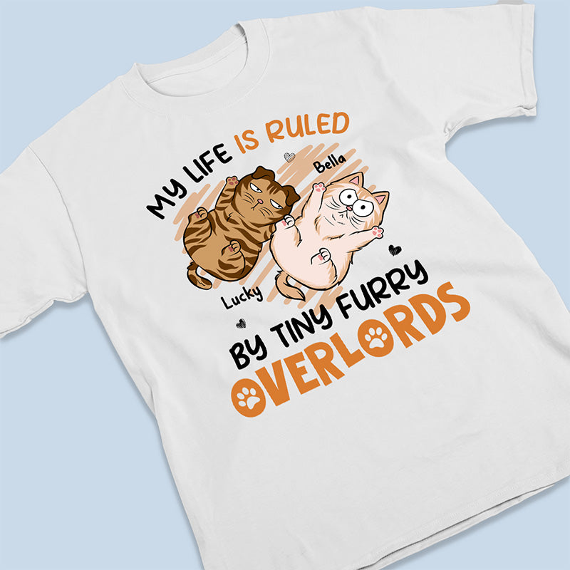 Ma vie est gouvernée par de minuscules seigneurs à fourrure - T-shirt unisexe personnalisé, sweat à capuche, sweat-shirt - Cadeau pour les propriétaires d'animaux et les amoureux des animaux