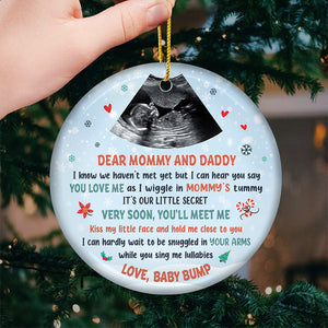 Lettre photo personnalisée de Baby Bump - Ornement personnalisé familial - Forme ronde en céramique - Cadeau de Noël pour la première maman