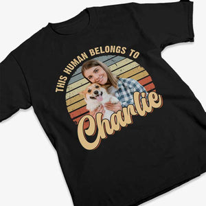 Photo personnalisée « J'appartiens à cet ami à quatre pattes » - T-shirt unisexe personnalisé, sweat à capuche, sweat-shirt - Cadeau pour propriétaires d'animaux et amoureux des animaux