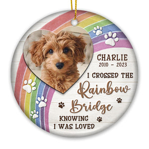 Photo personnalisée « J'ai traversé le pont arc-en-ciel » - Ornement commémoratif personnalisé - Forme ronde en céramique - Cadeau de Noël, cadeau de condoléances pour les propriétaires d'animaux et les amoureux des animaux