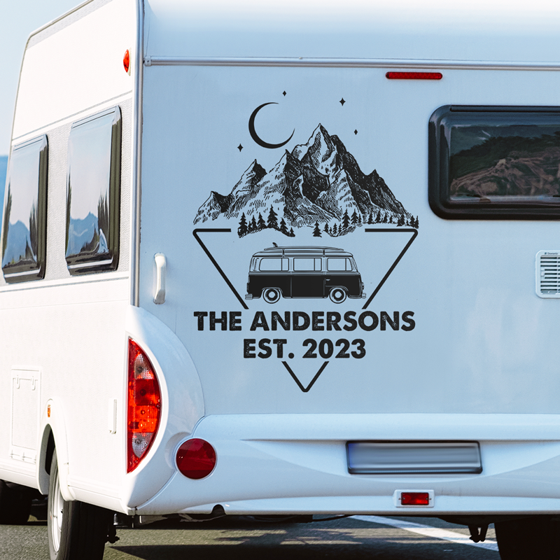 Le camping est ma thérapie dans l'étreinte de la nature - Autocollant de camping personnalisé pour camping-car - Cadeau pour les amateurs de camping