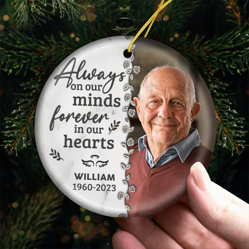 Photo personnalisée « Tu resteras à jamais dans nos cœurs » – Ornement personnalisé commémoratif personnalisé – Forme ronde en céramique – Cadeau de Noël, cadeau de condoléances pour les membres de la famille