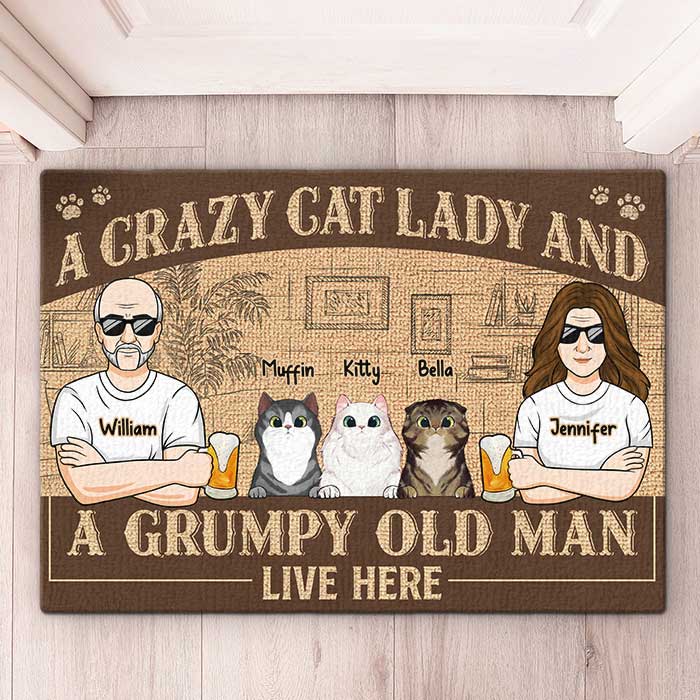 Une folle aux chats et un vieil homme grincheux - Tapis décoratif personnalisé pour couple - Cadeau pour couples, propriétaires d'animaux et amoureux des animaux