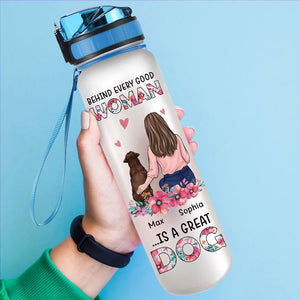 Juste une femme qui aime ses chiens - Bouteille d'eau personnalisée avec suivi de l'eau - Cadeau pour les propriétaires et les amoureux des animaux