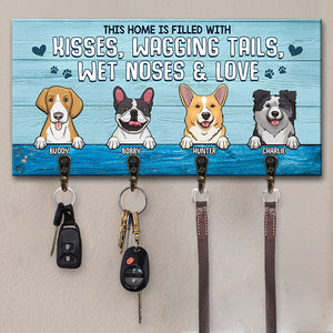 Cette maison est remplie de queues qui remuent, de nez mouillés et d'amour - Porte-clés personnalisé, porte-clés - Cadeau pour les amoureux des chiens