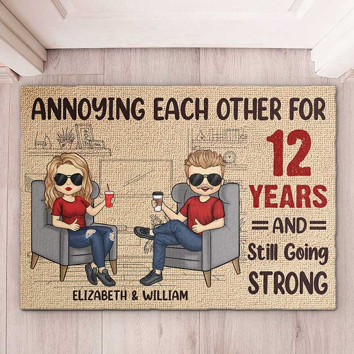 Nous nous ennuyons depuis plusieurs années et maintenant nous sommes toujours aussi forts - Cadeau pour couples, mari et femme, tapis décoratif personnalisé