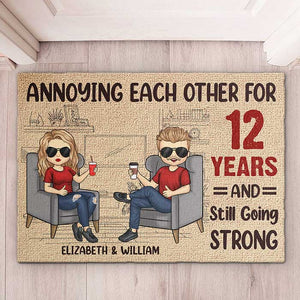 Nous nous ennuyons depuis plusieurs années et maintenant nous sommes toujours aussi forts - Cadeau pour couples, mari et femme, tapis décoratif personnalisé