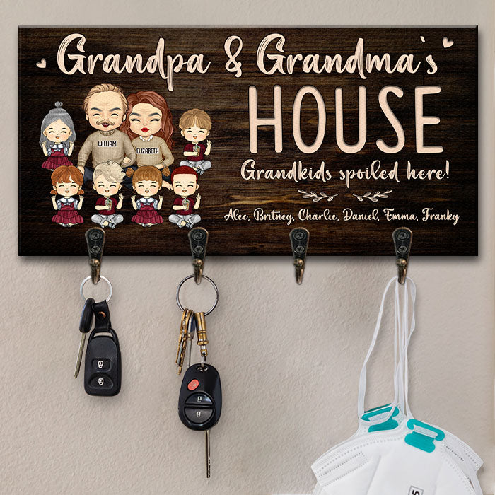Maison de grand-père et grand-mère - Petits-enfants gâtés ici - Porte-clés personnalisé, porte-clés - Cadeau pour couples, mari et femme