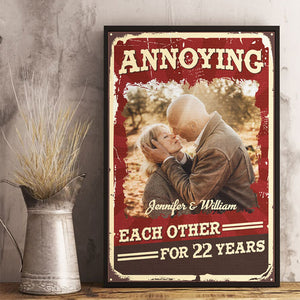 On s'ennuie depuis des années et on continue à être forts ! Télécharger une image, cadeau pour couple, mari et femme - Poster vertical personnalisé