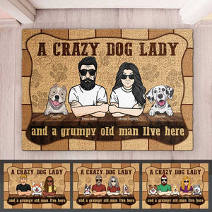 Une folle aux chiens, un vieil homme grincheux - Tapis décoratif personnalisé - Cadeau pour les amoureux des animaux