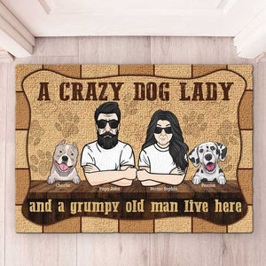 Une folle aux chiens, un vieil homme grincheux - Tapis décoratif personnalisé - Cadeau pour les amoureux des animaux
