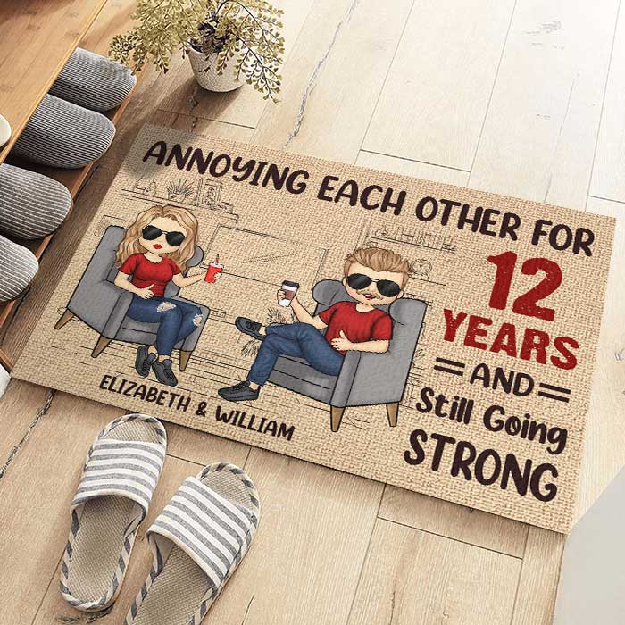 Nous nous ennuyons depuis plusieurs années et maintenant nous sommes toujours aussi forts - Cadeau pour couples, mari et femme, tapis décoratif personnalisé