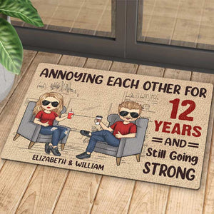 Nous nous ennuyons depuis plusieurs années et maintenant nous sommes toujours aussi forts - Cadeau pour couples, mari et femme, tapis décoratif personnalisé