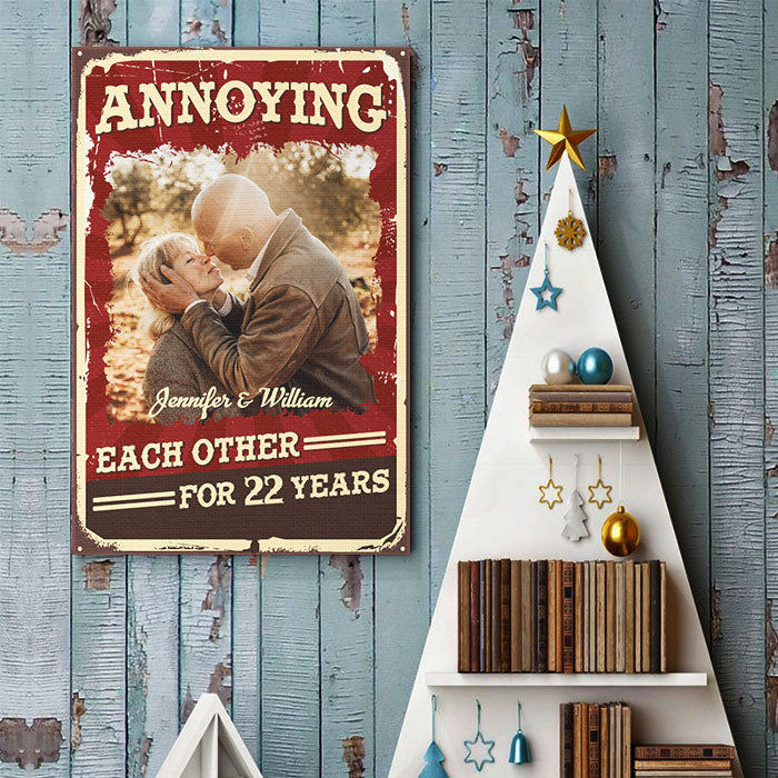 On s'ennuie depuis des années et on continue à être forts ! Télécharger une image, cadeau pour couple, mari et femme - Poster vertical personnalisé