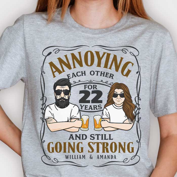Mari et femme s'agacent mutuellement - Cadeau pour couple, mari et femme - T-shirt unisexe personnalisé, sweat à capuche