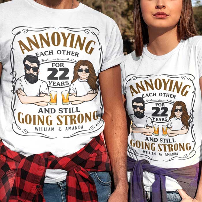 Mari et femme s'agacent mutuellement - Cadeau pour couple, mari et femme - T-shirt unisexe personnalisé, sweat à capuche
