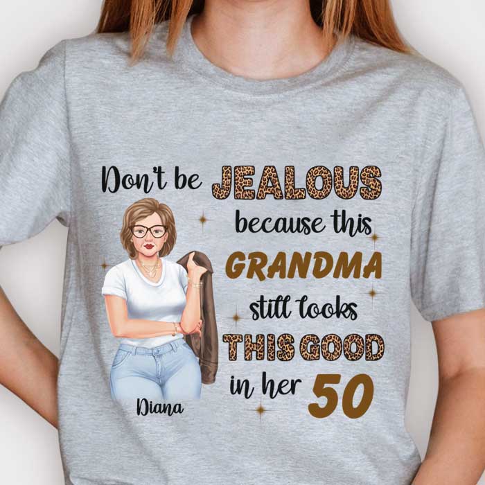 Ne soyez pas jaloux parce que cette grand-mère est toujours aussi belle - Cadeau pour grand-mère, T-shirt unisexe personnalisé, sweat à capuche