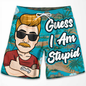 Je suis avec un idiot - Short de plage personnalisé pour couple - Cadeau pour couple, mari et femme