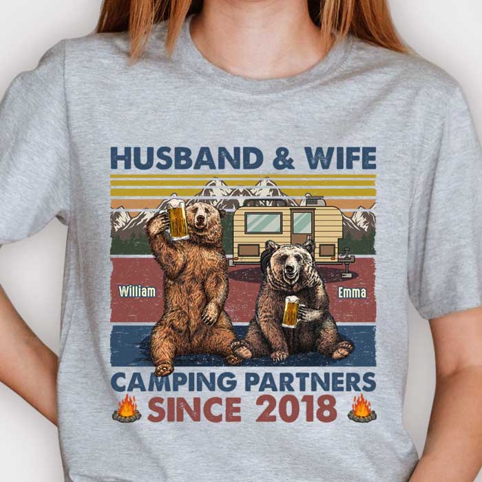 Mari et femme à l'aventure ensemble - T-shirt et sweat à capuche unisexe personnalisé - Cadeau pour couple, cadeau pour les amateurs de camping
