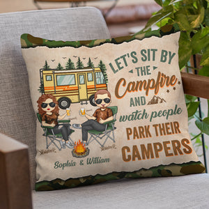 Asseyons-nous près du feu de camp - Cadeau pour couples en camping, oreiller personnalisé (insert inclus)