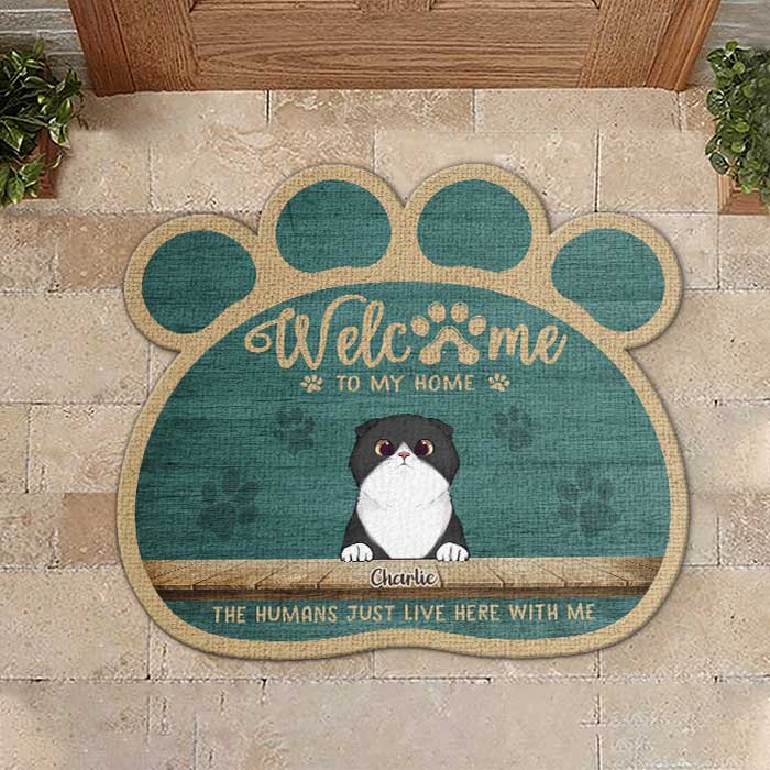 Les humains vivent ici avec nous - Tapis décoratif personnalisé - Cadeau pour les amoureux des animaux