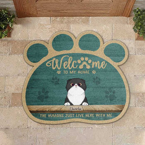 Les humains vivent ici avec nous - Tapis décoratif personnalisé - Cadeau pour les amoureux des animaux