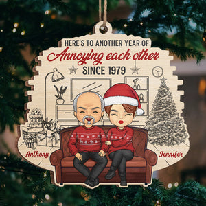 Encore une année à s'embêter mutuellement - Ornement personnalisé pour couple - Forme unique en bois - Cadeau de Noël pour mari et femme, anniversaire