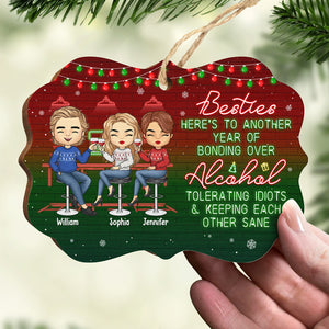 Voici une autre année de liens autour des idiots tolérants à l'alcool - Ornement personnalisé Bestie personnalisé - Bois en forme de Benelux - Cadeau de Noël pour les meilleurs amis, BFF, sœurs
