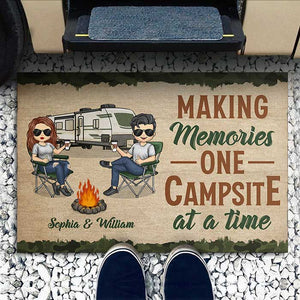 Créez des souvenirs, un camping à la fois ! Tapis décoratif personnalisé pour couple ! Cadeau pour mari, femme, anniversaire, amoureux du camping